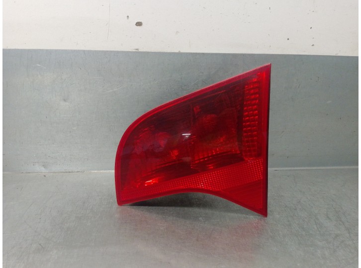 Replacement rear right tail light for Audi A4 Avant (8ED) 2.0 TDI OEM IAM reference 8E9945094 HATCH 5 DOORS