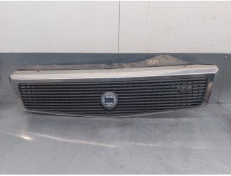 Recambio de rejilla delantera para lancia y10 1.1 cat referencia OEM IAM 7715955 