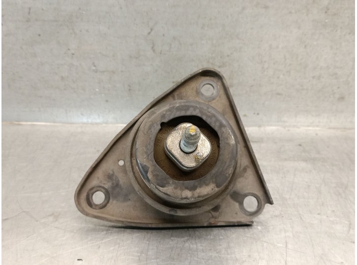 Replacement right engine mount for Hyundai i30 1.6 CRDi CAT OEM IAM reference 218102H000 218102H000 