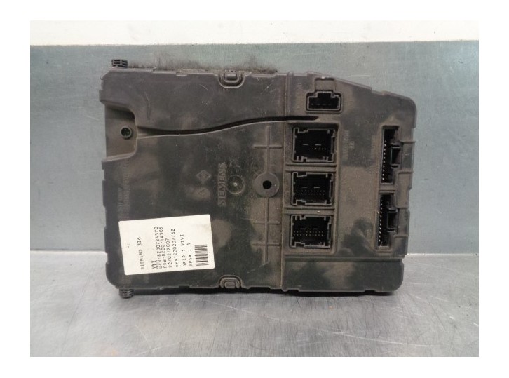 Replacement relay / fuse box for Renault Megane II Saloon 5-door Dynamique OEM IAM reference 8200714305 8200714305 