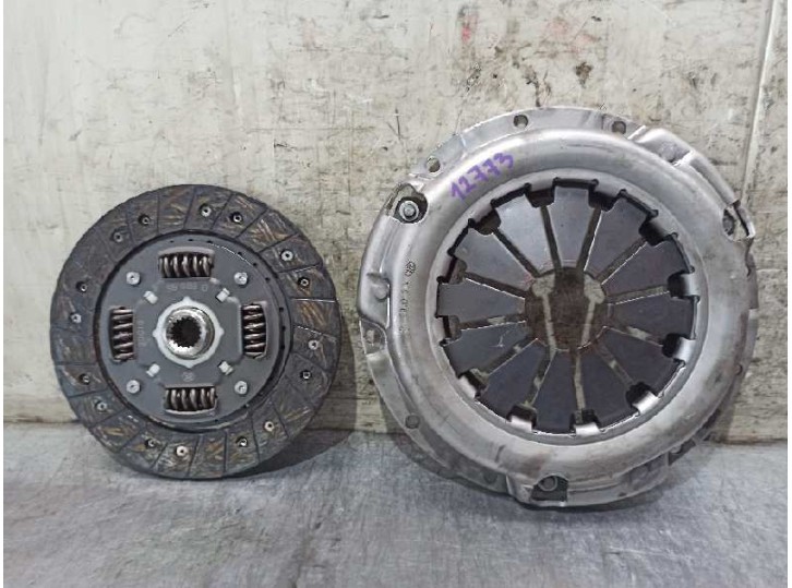 Recambio de kit embrague para chevrolet aveo 1.2 cat referencia OEM IAM 319018910 119016310 LUK