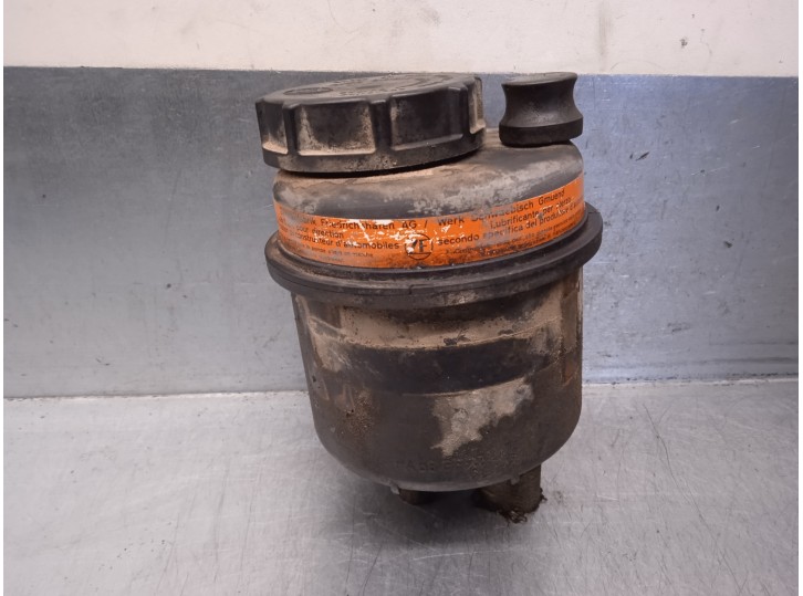 Recambio de deposito servo para iveco 30 8 1 2.5 referencia OEM IAM 8188037  