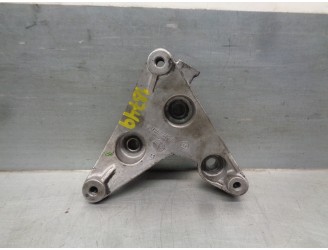 Replacement engine mount for Opel Astra H saloon 1.7 16V CDTi OEM IAM reference 8972624630 6854302 