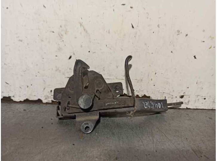 Recambio de cerradura capot para ssangyong kyron 2.0 referencia OEM IAM 7114009000 5 PUERTAS