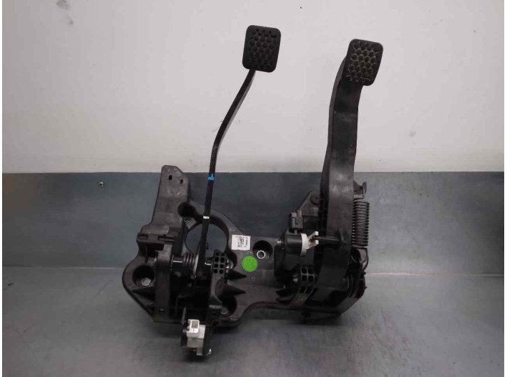 Recambio de juego pedales para opel karl 1.0 12v referencia OEM IAM 42388890 