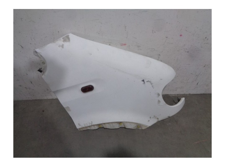 Recambio de aleta delantera derecha para renault master desde ´98 2.2 diesel referencia OEM IAM 4667872 BLANCA 