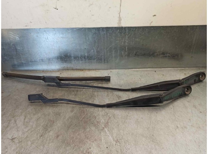 Replacement front right wiper arm for Ford Mondeo Saloon (CA2) 2.0 TDCi CAT OEM IAM reference 7S7117526CD 
