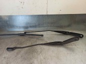 Replacement front right wiper arm for Ford Mondeo sedan (CA2) 2.0 TDCi CAT OEM IAM reference 7S7117526CD 