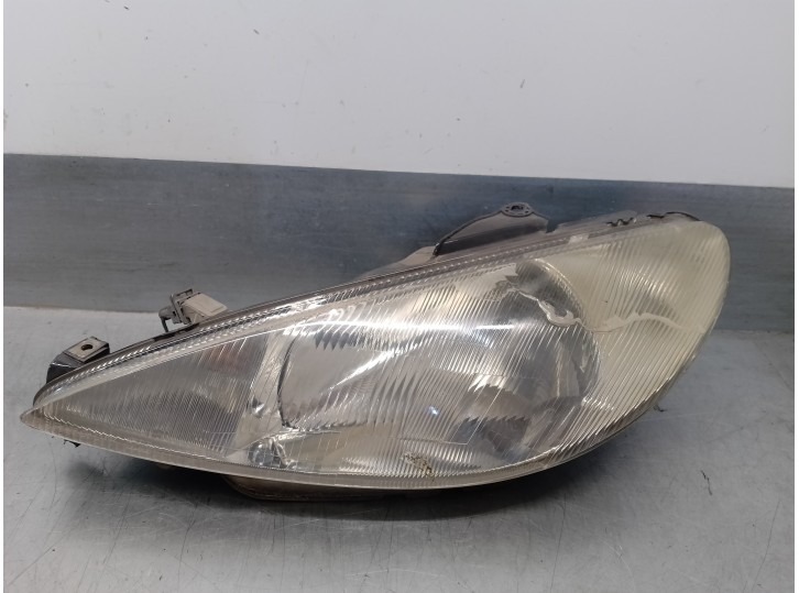 Recambio de faro izquierdo para peugeot 206 berlina 1.9 diesel referencia OEM IAM 89002769  3 PUERTAS