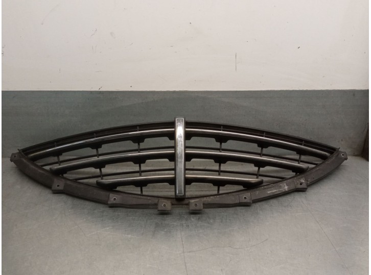 Recambio de rejilla delantera para ssangyong actyon 2.0 td cat referencia OEM IAM 7945131000 7945131000 