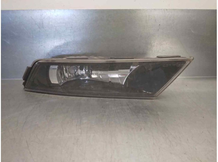 Recambio de faro antiniebla derecho para skoda superb (3v3) active referencia OEM IAM 3V0941700 01183602 HELLA