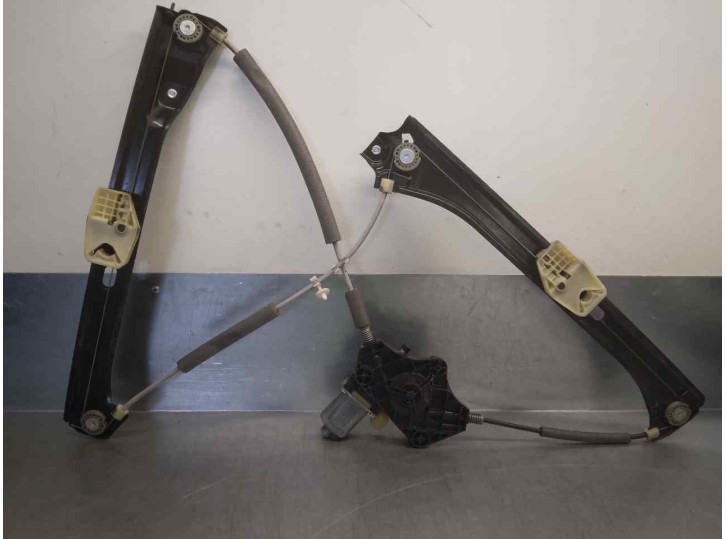 Recambio de elevalunas delantero derecho para skoda superb (3v3) active referencia OEM IAM 5Q0959802B  0130822716 BOSCH