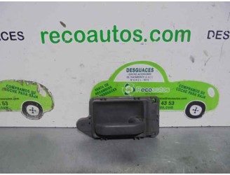 Replacement of right rear interior door handle for Peugeot 205 Saloon 1.8 Diesel OEM IAM reference 