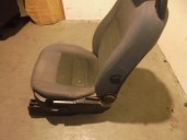 Recambio de asiento delantero izquierdo para land rover discovery v6 td edition 60 yrs referencia OEM IAM 4088364 TELA GRIS 5 PU