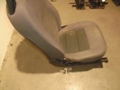 Recambio de asiento delantero izquierdo para land rover discovery v6 td edition 60 yrs referencia OEM IAM 4088364 TELA GRIS 5 PU