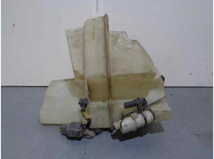 Replacement washer fluid reservoir for Volvo XC90 2.5 20V Turbo CAT OEM IAM reference 8659490 8648191 