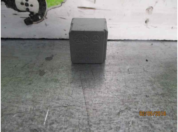 Recambio de rele inyeccion para mercedes-benz sprinter ii caja cerrada cdi cat referencia OEM IAM A0025422619 4RA00779307 HELLA