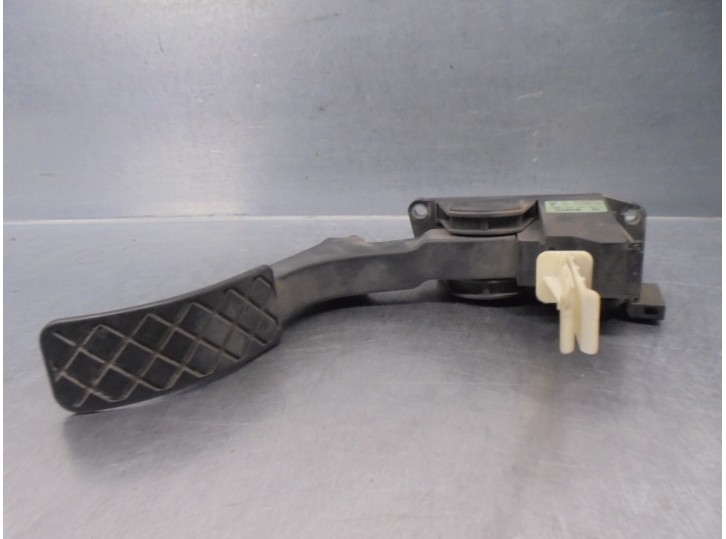Recambio de potenciometro pedal para seat toledo (1m2) 1.9 tdi referencia OEM IAM 1J1721503K 0281002342 BOSCH