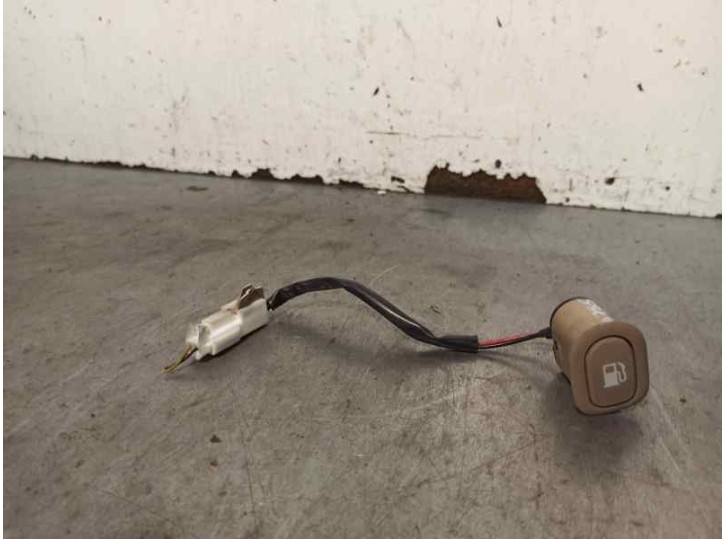 Recambio de motor tapa deposito combustible para kia carnival 2.9 crdi cat referencia OEM IAM 2889313  