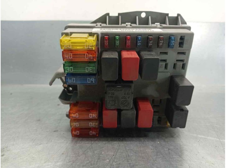 Recambio de caja reles / fusibles para fiat doblo (119) 1.3 16v jtd active multijet referencia OEM IAM 51756264 