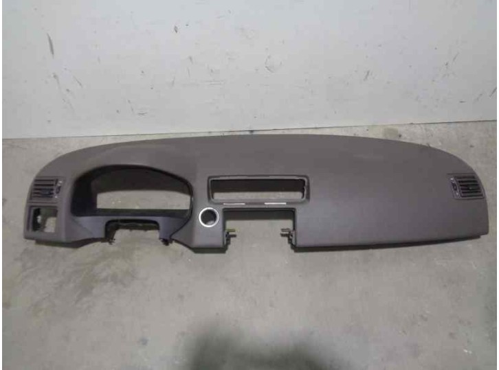 Recambio de salpicadero para volvo c30 2.4 20v diesel referencia OEM IAM GRIS 