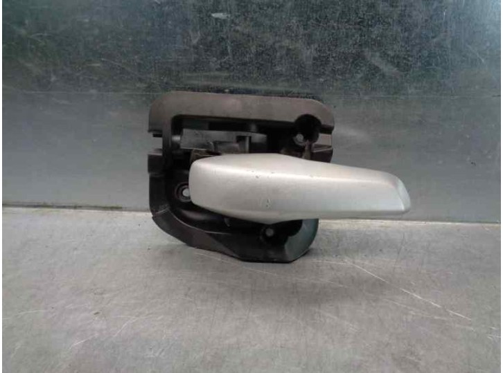 Recambio de maneta interior delantera derecha para smart coupe 1.0 cat referencia OEM IAM A4517600261  