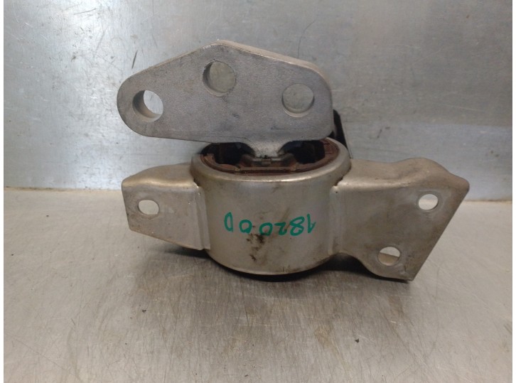 Replacement right engine mount for Opel Corsa E 1.3 16V CDTi OEM IAM reference 13440276 13440276 