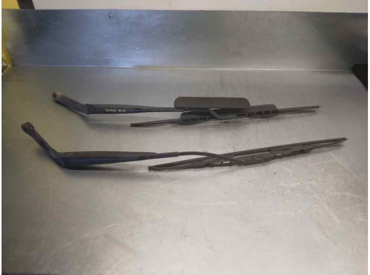 Recambio de brazo limpia delantero derecho para hyundai xg 3.0 xg referencia OEM IAM   