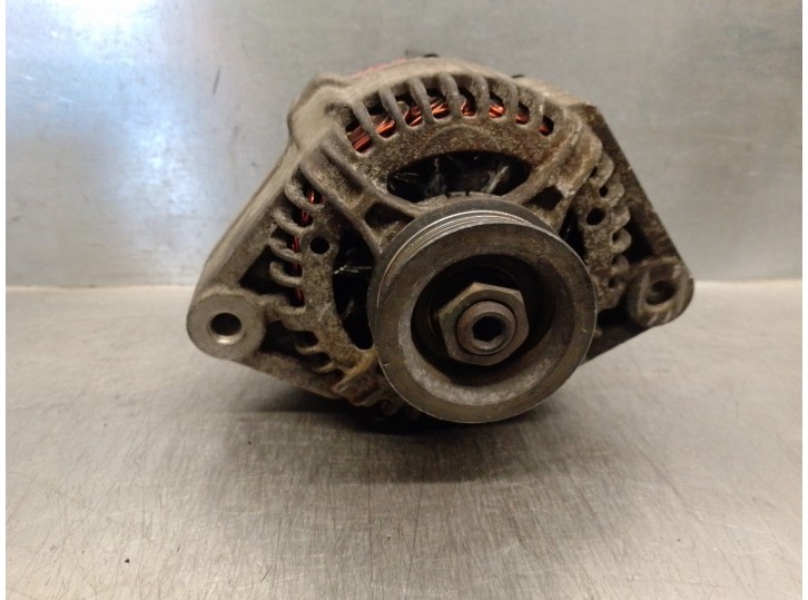 Recambio de alternador para smart cabrio 0.7 turbo cat referencia OEM IAM 0003250V011 63321658 DENSO