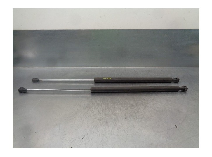 Replacement boot / tailgate struts for Citroën Saxo 1.5 Diesel OEM IAM reference 1615080380 