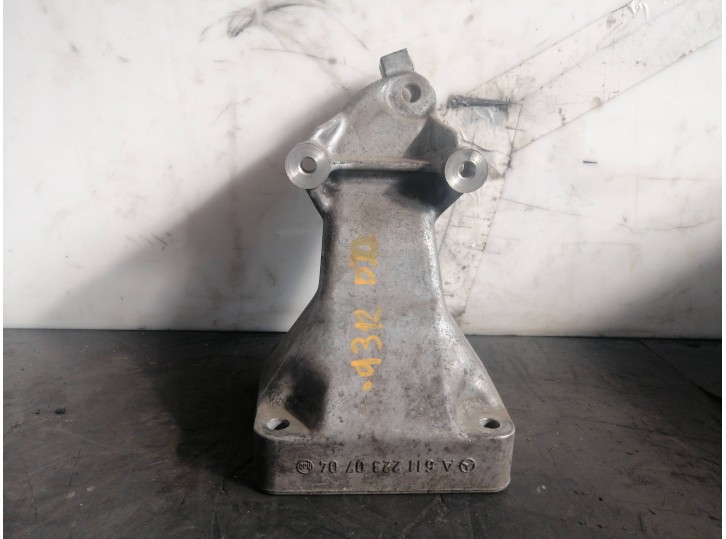 Replacement left engine mount for Mercedes-Benz CLK Class (W209) Coupé 2.7 CDi 20V CAT OEM IAM reference A6112230704 