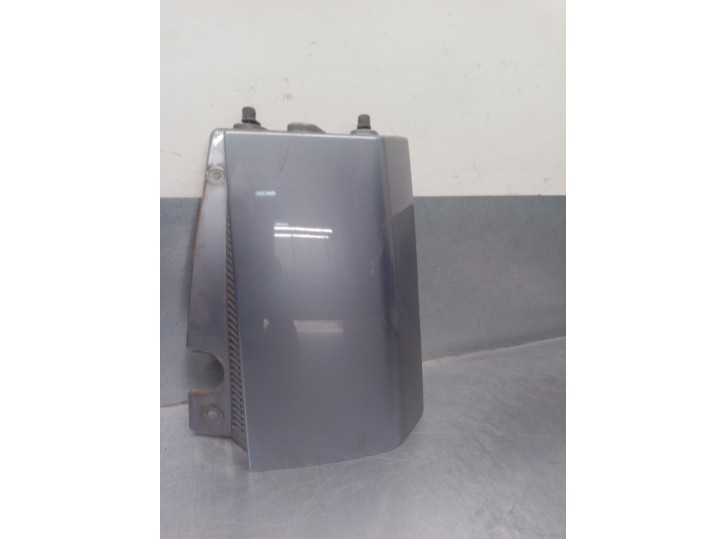 Recambio de molduras traseras para opel meriva a 1.7 16v referencia OEM IAM 13130028 467597050 GM