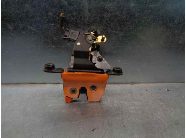 Replacement trunk / tailgate lock for Skoda Octavia saloon (1U2) 1.9 TDI OEM IAM reference 1U6827501A 2 PINS 5 DOORS