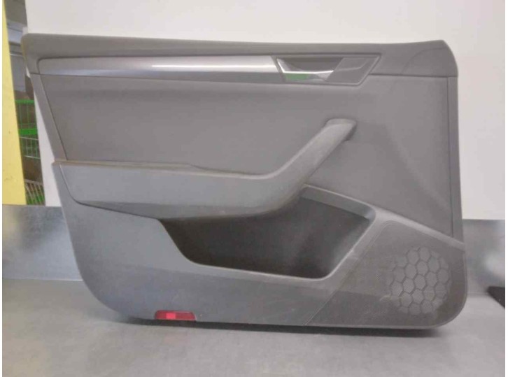 Recambio de guarnecido puerta delantera izquierda para skoda superb (3v3) active referencia OEM IAM 3V1867011 3V1867013AD 5 PUER