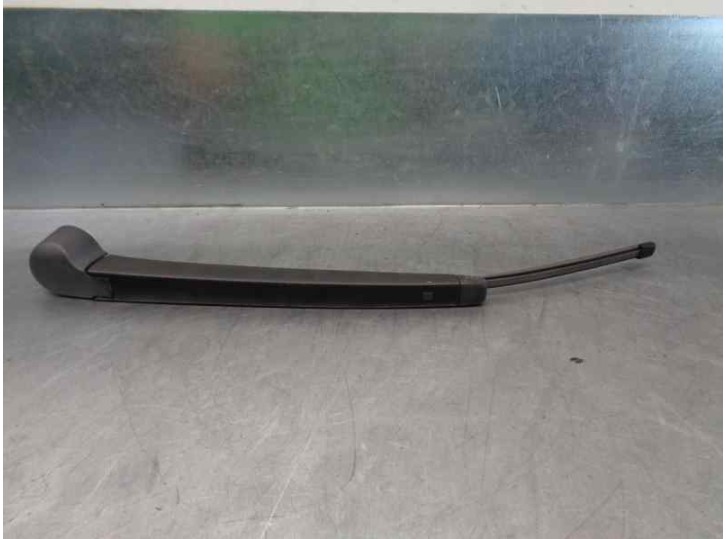 Recambio de brazo limpia trasero para skoda fabia 1.4 tdi dpf referencia OEM IAM 5G9955707  