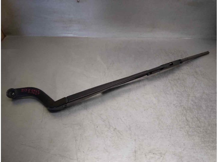 Recambio de brazo limpia delantero izquierdo para land rover range rover sport 2.7 td v6 cat referencia OEM IAM DKB500051PMD 