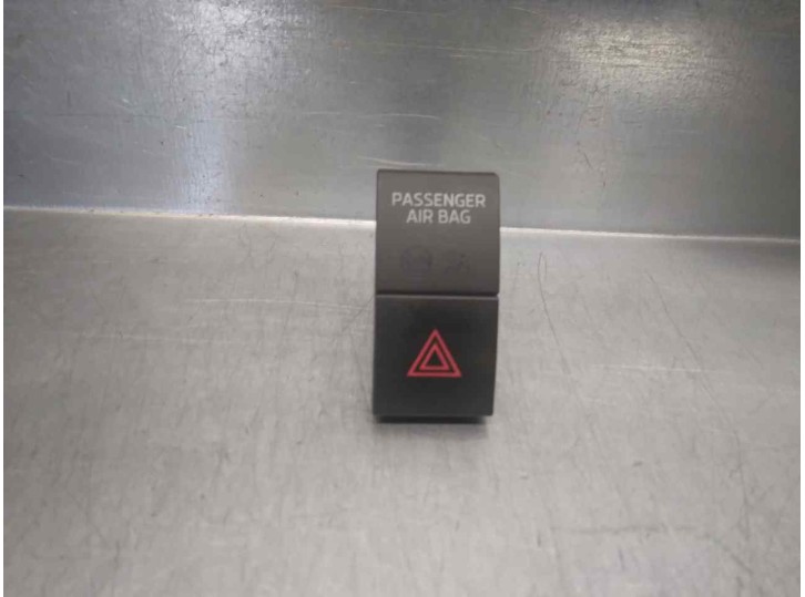 Replacement hazard warning switch for Skoda Superb (3V3) Active OEM IAM reference 3V0953507 