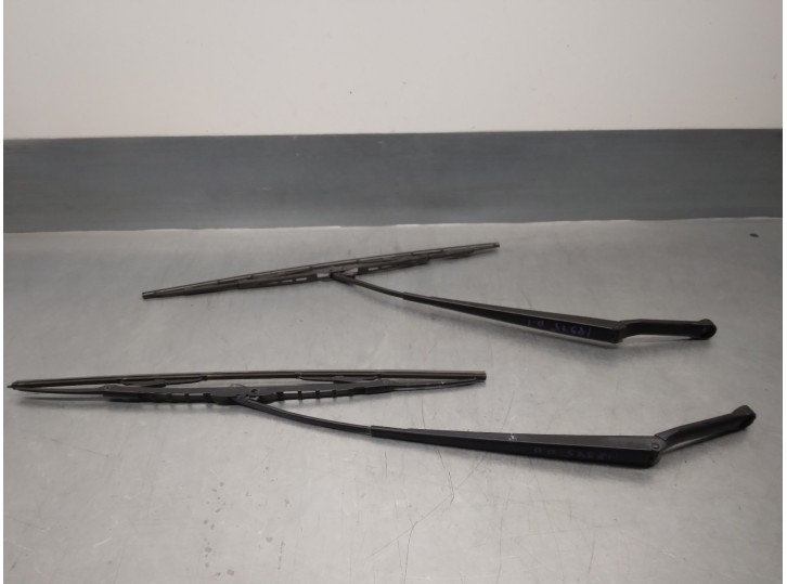 Recambio de brazo limpia delantero izquierdo para audi a6 berlina (4b2) 2.5 v6 24v tdi referencia OEM IAM 4B1955407A 