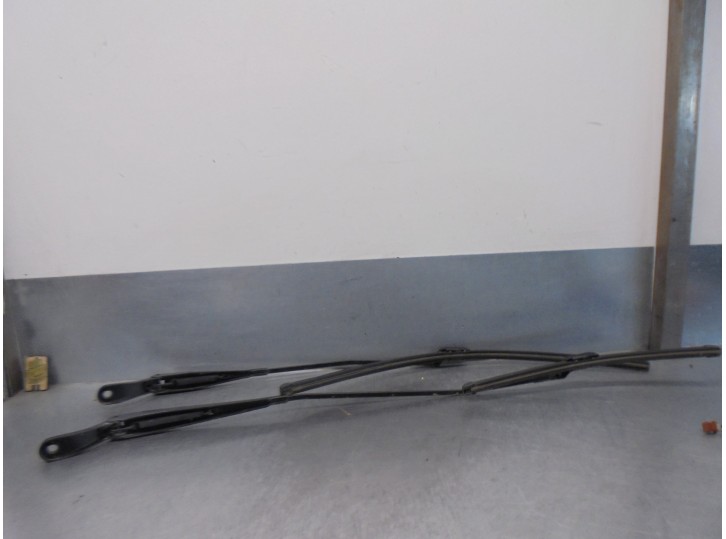 Recambio de brazo limpia delantero derecho para peugeot partner kombi confort referencia OEM IAM 6429FG 6429FJ 