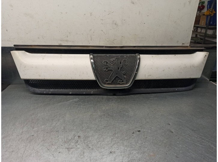 Recambio de rejilla delantera para peugeot boxer caja cerrada (rs3200)(330)(´02) 2.2 hdi cat referencia OEM IAM 1304703070 