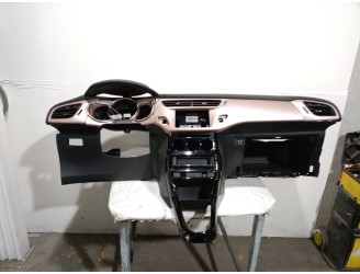 Recambio de salpicadero para citroën ds3 1.2 12v e-thp referencia OEM IAM 8247F7 8247F7 