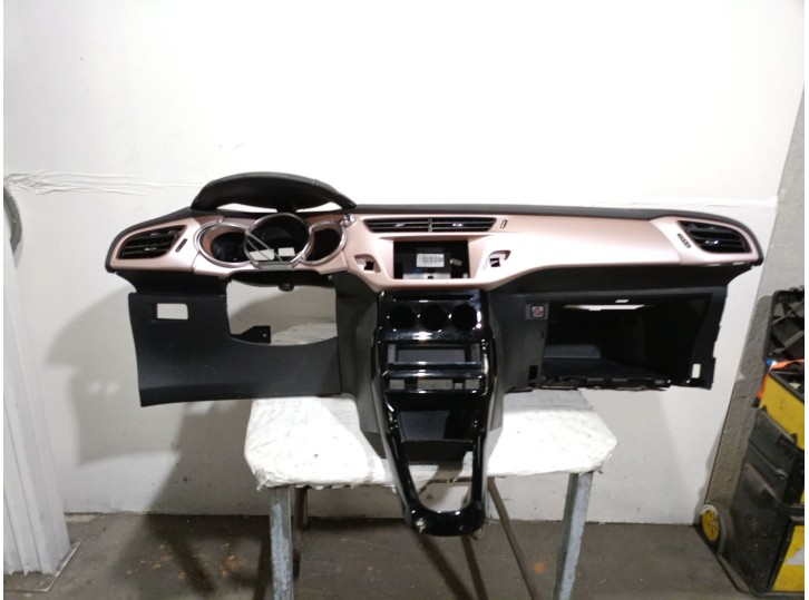 Recambio de salpicadero para citroën ds3 1.2 12v e-thp referencia OEM IAM 8247F7 8247F7 