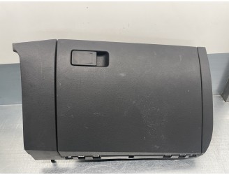 Recambio de guantera para volkswagen polo beats referencia OEM IAM 2Q0816679 2G1857101 NEGRA