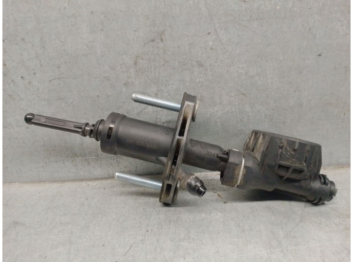 Recambio de bomba embrague para opel zafira tourer c (p12) 1.6 cdti (75) referencia OEM IAM 55579997 679037 