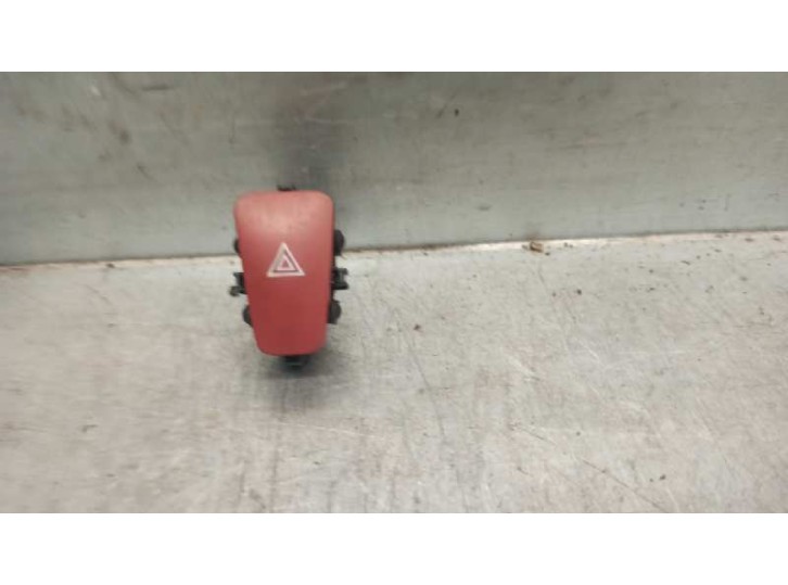 Replacement hazard switch for Fiat Croma (194) 1.9 JTD 16V CAT OEM IAM reference 735398852 
