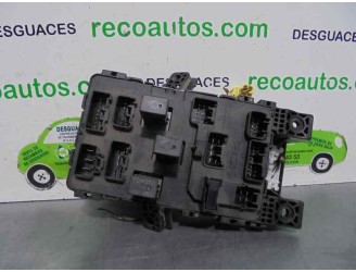Recambio de caja reles / fusibles para toyota avensis berlina (t 22) 2.0 turbodiesel cat referencia OEM IAM 8273005020 