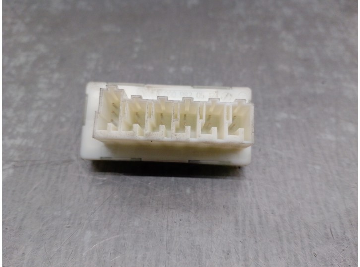 Recambio de rele para mercedes-benz clase gla (w156) 2.1 cdi cat referencia OEM IAM A0009820512  