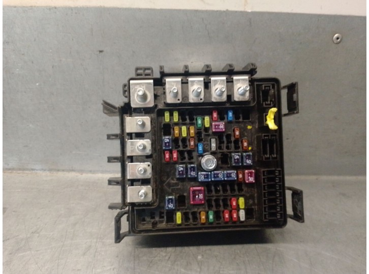 Recambio de caja reles / fusibles para jeep compass (mp, m6, mv, m7) 1.3 referencia OEM IAM 7140516030 