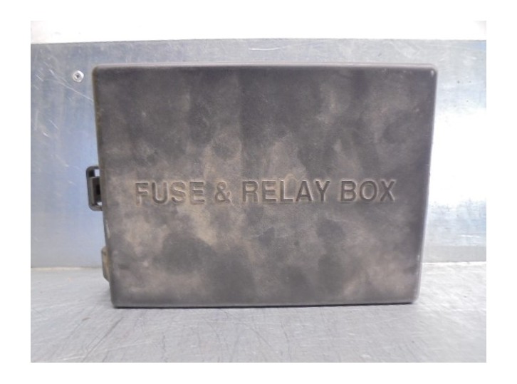 Recambio de caja reles / fusibles para kia carens 2.0 turbodiesel cat referencia OEM IAM K2KB67JB2A 