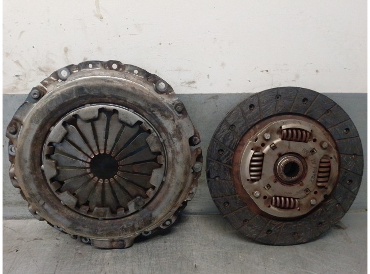 Replacement clutch kit for Volvo S40 Sedan 1.9 Diesel OEM IAM reference 3000951321 